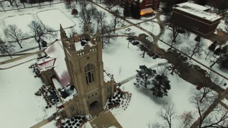 Iglesia-Catedral-en-invierno-nieve-aérea-Minnesota