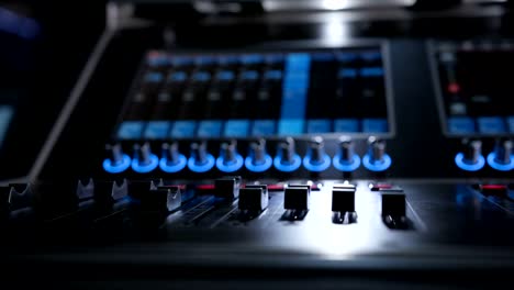 Sound-panel-for-audio-mixing-and-broadcasting