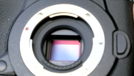 Image-stabilization-mechanism-on-the-sensor-of-mirrorless-digital-camera