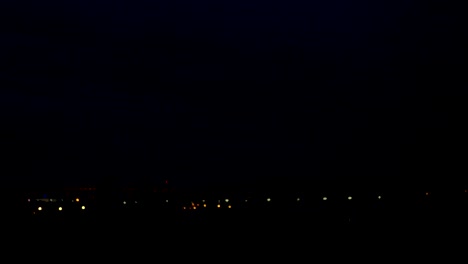 gran-tormenta-y-rayos-sobre-la-ciudad-de-noche