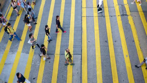 Belebten-Fußgänger--und-Auto-Kreuzung-am-Hong-Kong---Zeitraffer