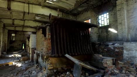 vieja-abandonada-y-destruida-sala-de-calderas