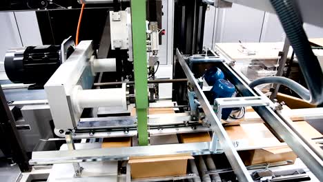 Full-automatic-packing-machine-in-cardboard-boxes