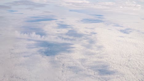 Vuelo-sobre-las-nubes-en-4k