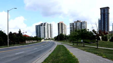 Timelapse-of-traffic-in-Mississauga,-Ontario