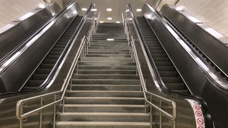 leere-u-Bahn-Rolltreppen