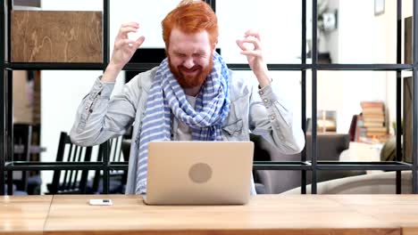 Frustrated-Man-Screaming,-Working-on-Laptop-in-Office