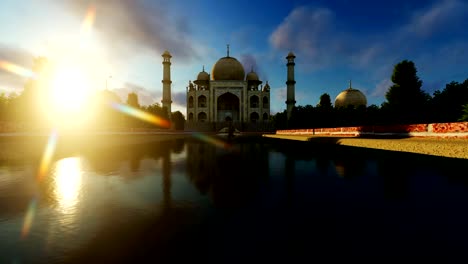 India-Agra-Taj-Mahal-At-A-Beautiful-Sunset