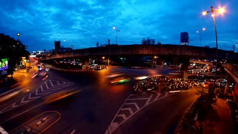 Time-lapse-vehicle-waiting-green-light