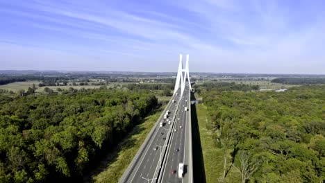 Autobahn-mit-der-Brücke-(Zeitraffer)