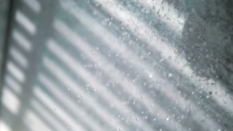 Splashing-water-drops-in-slow-motion-180fps