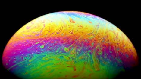 Moving-colors-on-the-thin-surface-of-a-soap-bubble