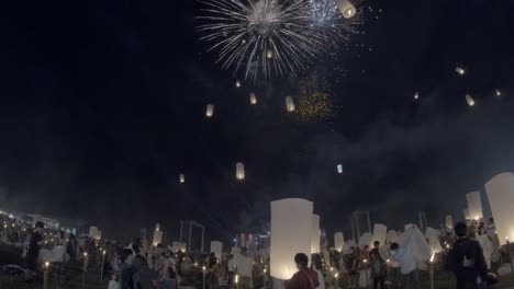 Floating-lanterns-and-fireworks-Yee-Peng-Festival,-Loy-Kra-thong-in-Chiang-mai,-Thailand