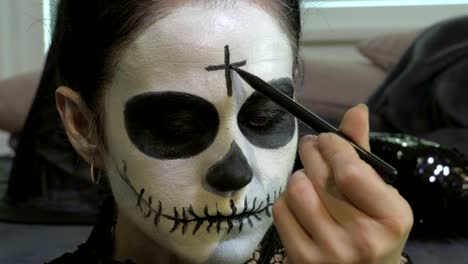 Woman-finishing-Day-of-the-Dead-make-up-close-up