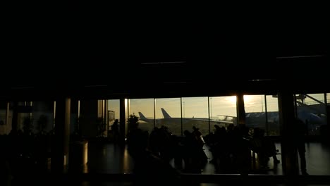 Silhouette-am-Flughafen