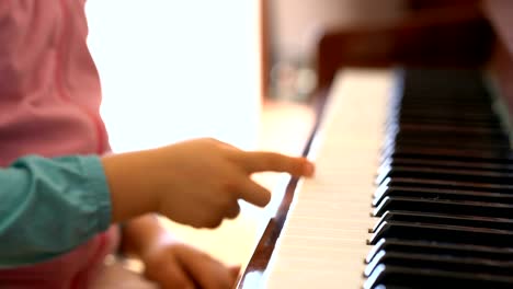 little-girl-learns-to-play-the-piano