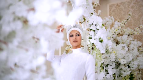 Beautiful-muslim-bride-in-white-wedding-dress-and-bridal-headdress