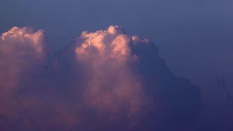 Wolkengebilde-Rosa-Wolke-Zoom