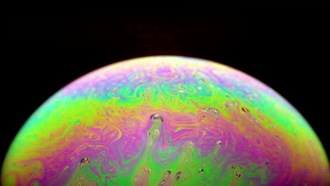 Moving-colors-on-the-thin-surface-of-a-soap-bubble