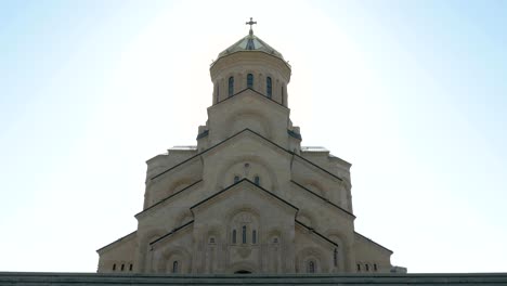 Heilige-Dreifaltigkeits-Kathedrale-von-Tbilisi-Tsminda-Sameba---Georgien