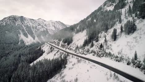 Snowy-Mountain-Highway-Antenne-Cloud-Hyperlapse