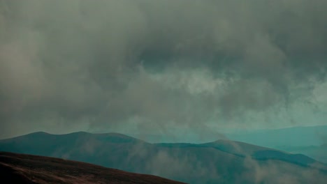 nubes-de-tormenta-sobre-las-montañas