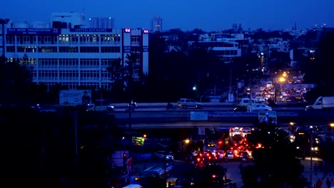 Foto-noche-de-intenso-tráfico-en-la-ciudad-de-Bangalore-hora-Rush