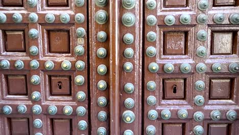 Ancient-vintage-door-in-the-Spanish-style.-Toledo,-Spain.