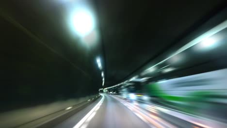 Movimiento-de-velocidad-en-el-túnel-del-camino