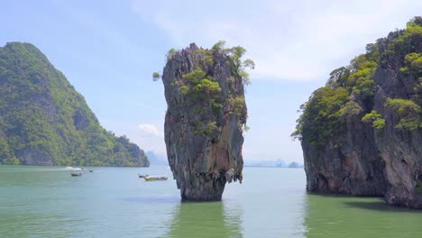 Isla-de-James-Bond-o-koh-tapu-en-el-Parque-Nacional-Bahía-de-Phang-Nga-en-la-provincia-de-Phang-Nga-Tailandia