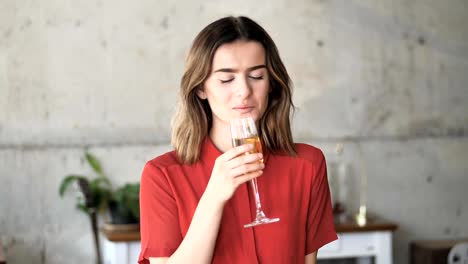 Successful-young-business-woman-celebrating-with-champagne-in-office,-slow-motion.