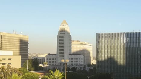 Los-Angeles-City-Hall-bewegte-Schatten