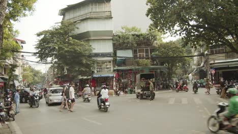 Hanoi,-Vietnam-traffic