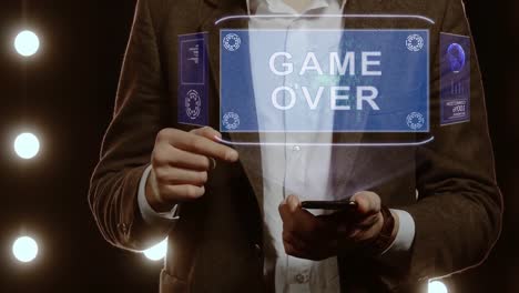 Geschäftsmann-zeigt-Hologramm-Game-Over