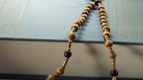 Wooden-Rosary-on-the-Bible.-Panning