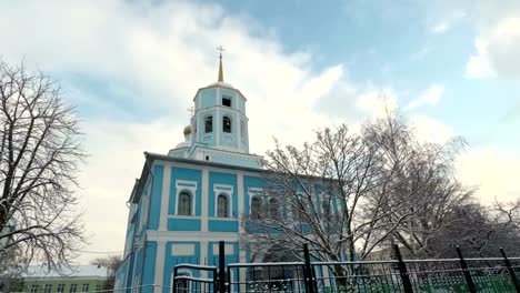 4K-Bell-tower-of-the-Orthodox-Church-against-the-blue-sky.-Smolensk-Cathedral,-Belgorod,-Russia