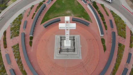 Overhead-View-of-the-Mt.-Soledad-Monument-in-San-Diego,-California-on-an-Overcast-Day