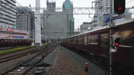 Time-lapse-of-busy-train-station,4k-2018