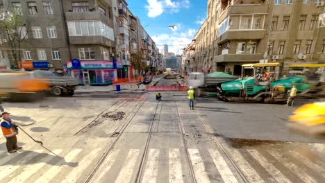 Traktor,-Roller-auf-der-Straße-Reparatur-Website-Zeitraffer.-Straßenbauarbeiten