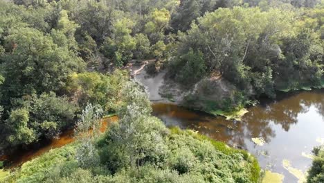 Flussbett---Draufsicht-von-Drohne