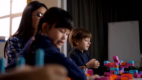 Diverse-Kinder-Bau-Spielzeug-Bausteine