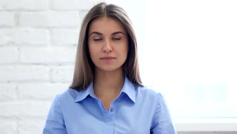 Mujer-triste-sensación-malestar,-lágrimas-de-llanto