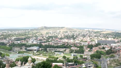 Heilige-Dreifaltigkeits-Kathedrale-von-Tbilisi-Tsminda-Sameba---Georgien