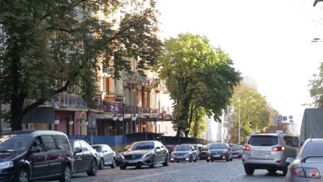 Tráfico-de-coches-en-ciudad