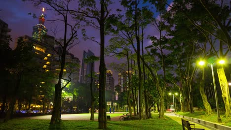 ciudad-de-taipei-luz-noche-viven-panorama-del-cuadrado-de-la-deporte-de-bloque-Parque-4k-Taiwán-de-lapso-de-tiempo