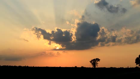 Timelapse-of-orange-sky-with-sun