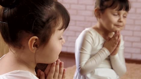 The-child-prays.