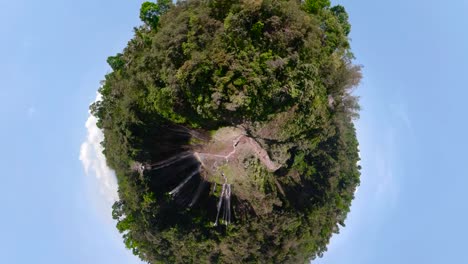 Hermosa-cascada-tropical-Cobán-sewu,-Indonesia