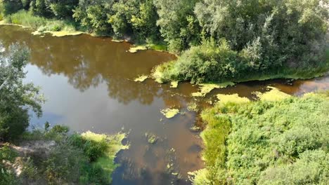 Flussbett---Draufsicht-von-Drohne