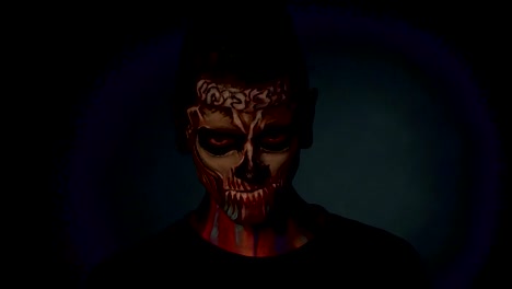 Arte-de-cara-de-muerte,-hombre-con-color-maquillaje-de-esqueleto